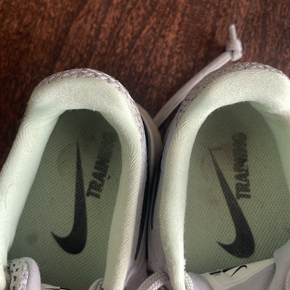 Free!! Nike Women's 7.5 Gray and Green Zoom condition fly knit Running Shoes - Picture 7 of 8